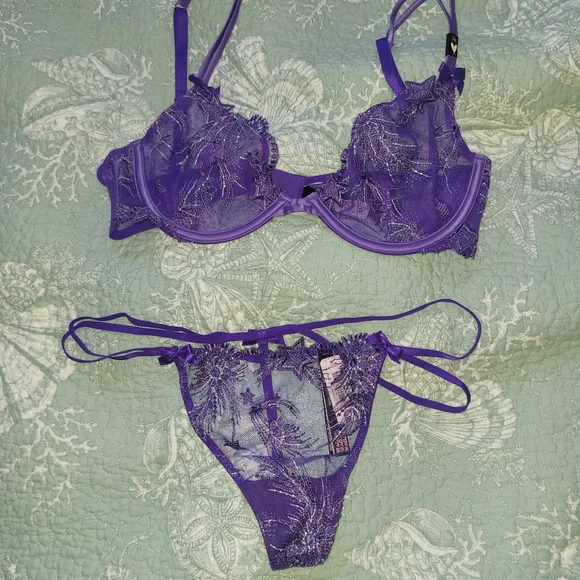 Victoria's Secret Purple Lace Bra and Panty Set - Picture 1 of 3